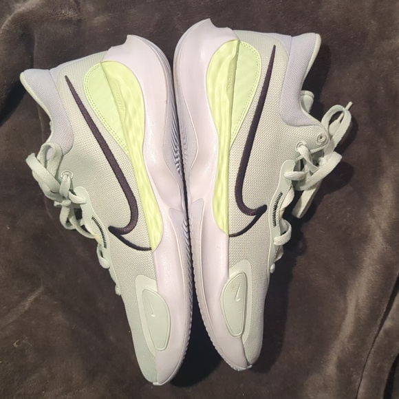 Nike Renew Elevate 3 "Volt" - Picture 3 of 5